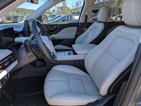 Used 2025 Lincoln Aviator Reserve image 25