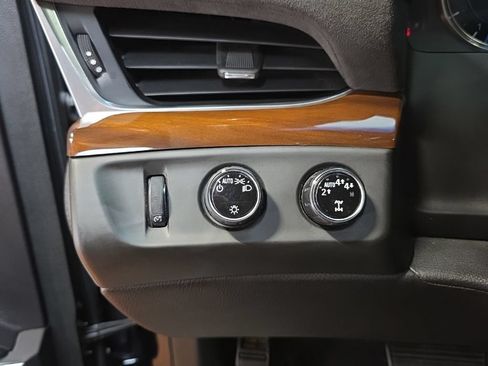 Used 2020 Cadillac Escalade ESV Luxury AWD/4WD image 26