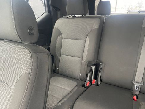 Used 2023 Chevrolet Traverse LT image 40