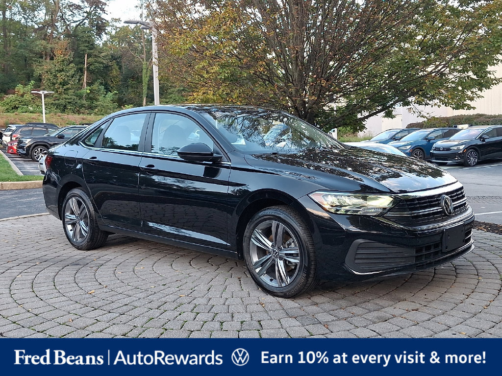 Certified 2022 Volkswagen Jetta SE w/ Panoramic Sunroof Package FWD image 1