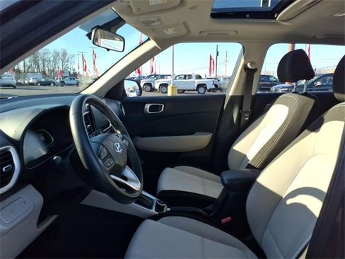 Used 2024 Hyundai Venue SEL image 5