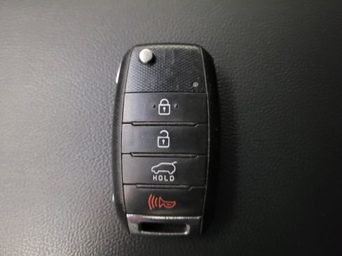 Used 2018 Kia Sorento FWD image 32