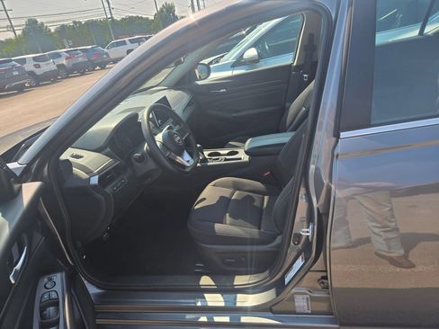 Used 2025 Nissan Altima 2.5 SV FWD image 6