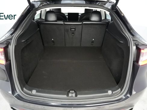 Used 2024 Tesla Model Y Long Range RWD image 8