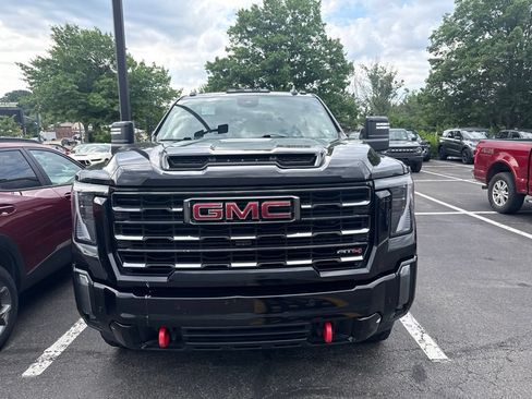 Used 2024 GMC Sierra 2500 AT4 w/ AT4 Preferred Package AWD/4WD image 2
