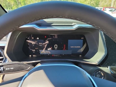 New 2025 GMC Canyon Elevation w/ Technology Package image 17