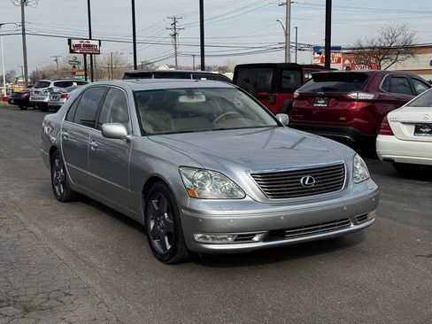 Used 2005 Lexus LS 430 w/ Ultra Luxury Pkg RWD image 3