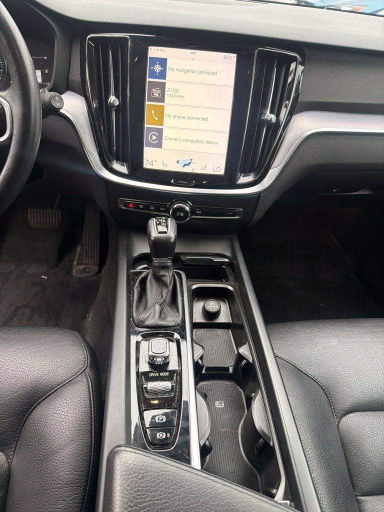 Used 2019 Volvo V60 T6 Momentum AWD/4WD image 14