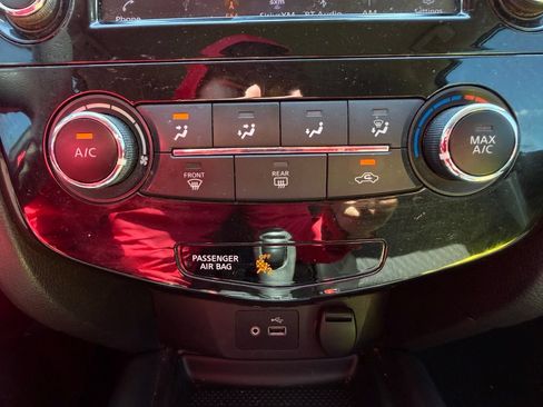 Used 2020 Nissan Rogue S FWD image 31
