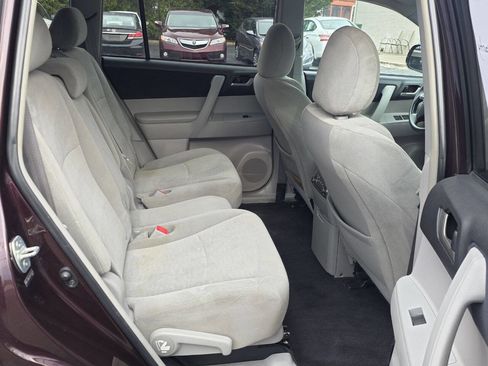 Used 2013 Toyota Highlander Plus image 12