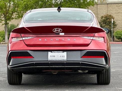 New 2025 Hyundai Elantra SEL image 5
