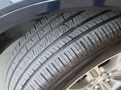 Used 2017 Cadillac XT5 Luxury w/ Driver Awareness Package image 54