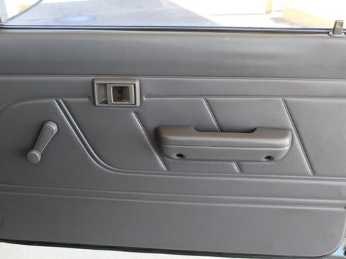 Used 1992 Toyota Pickup Deluxe RWD image 17