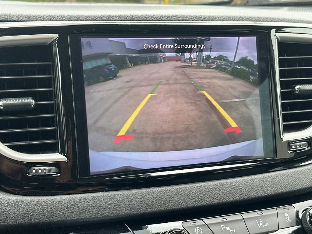 Used 2024 Chrysler Pacifica Touring-L FWD image 19