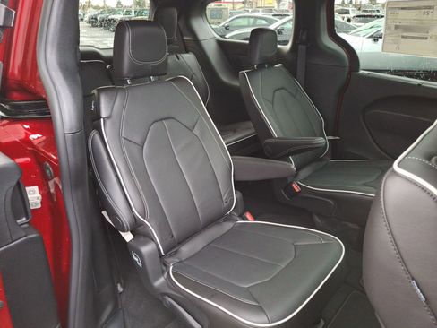 New 2026 Chrysler Pacifica Limited w/ S Appearance Package image 23