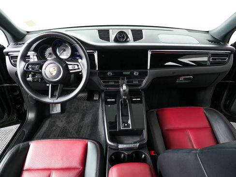 Certified 2022 Porsche Macan AWD image 19