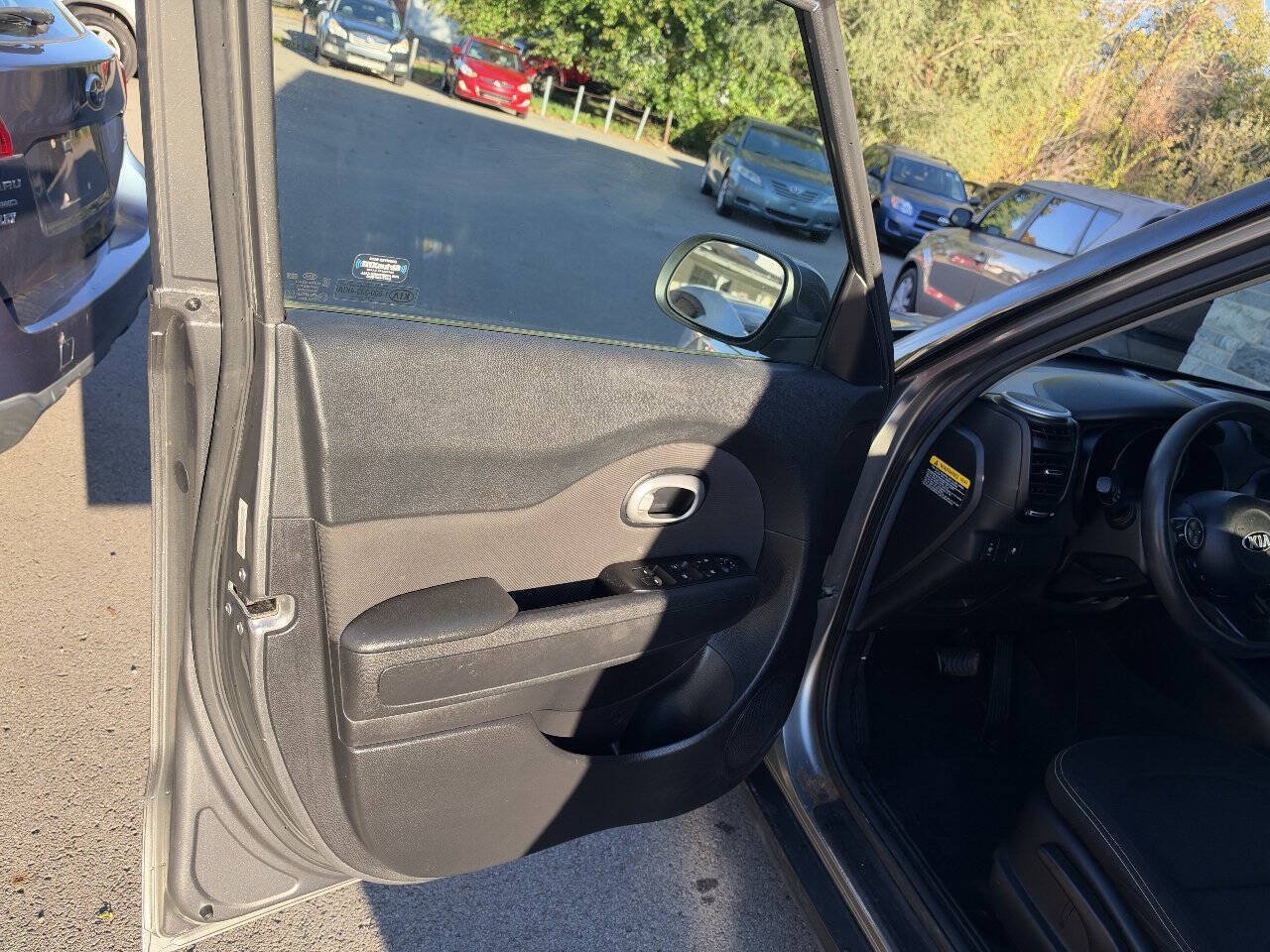 Used 2014 Kia Soul + FWD image 9