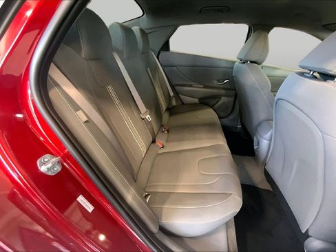 Used 2025 Hyundai Elantra Sport FWD image 19