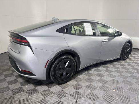 Used 2023 Toyota Prius LE FWD image 5