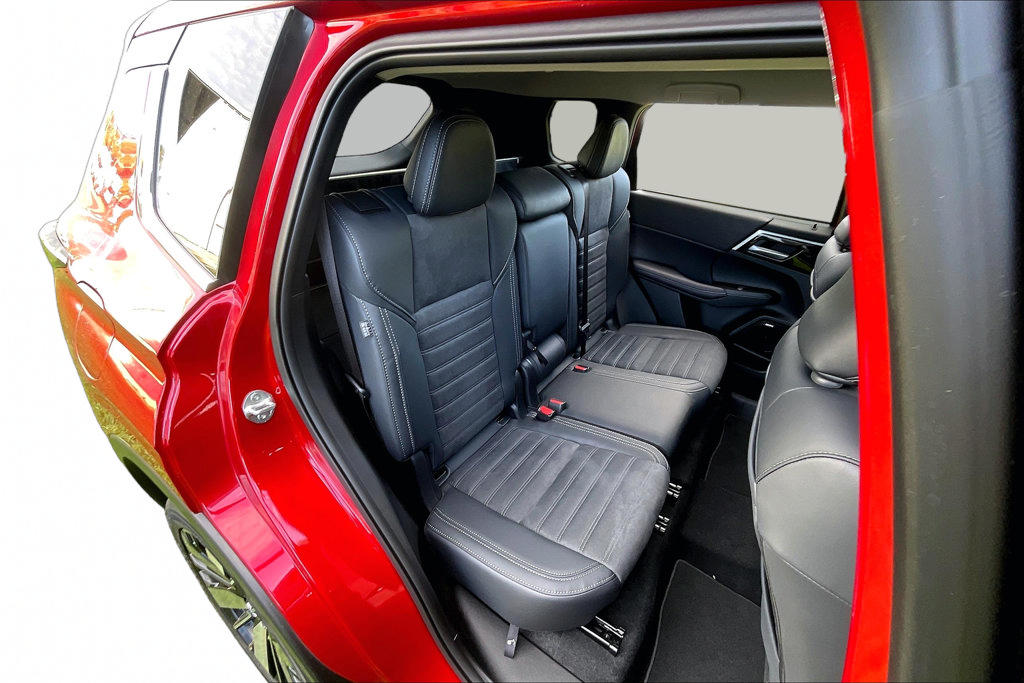Used 2026 Mitsubishi Outlander SE FWD image 14