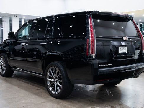 Used 2020 Cadillac Escalade Premium Luxury w/ Escalade Sport Edition image 6