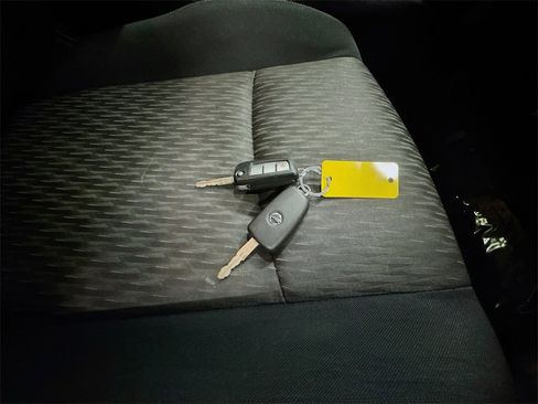 Used 2017 Nissan Rogue S image 37