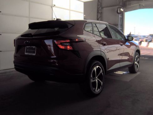 Used 2024 Chevrolet Trax RS FWD image 4