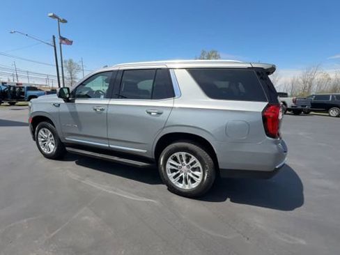 Used 2023 GMC Yukon SLT w/ SLT Luxury Package AWD/4WD image 6