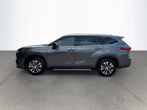 Used 2022 Toyota Highlander XLE FWD image 7