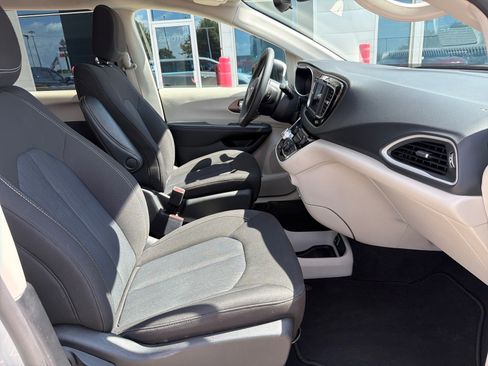 Used 2023 Chrysler Voyager LX FWD image 34