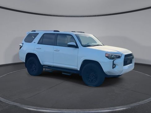 Used 2022 Toyota 4Runner SR5 AWD/4WD image 2