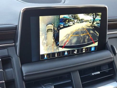 Used 2022 Chevrolet Suburban High Country image 5