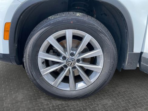 Used 2017 Volkswagen Tiguan Limited w/ Premium Package AWD/4WD image 26