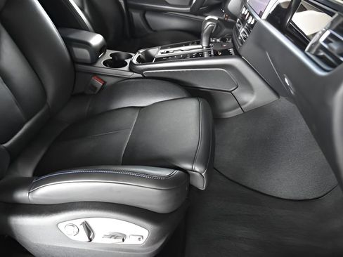 Used 2022 Porsche Macan image 30
