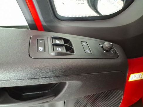 Used 2025 RAM ProMaster 2500 w/ Convenience Group FWD image 14