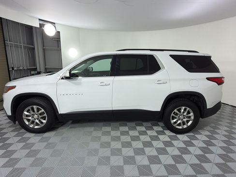 Used 2020 Chevrolet Traverse LT FWD image 2