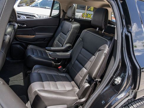 Used 2019 GMC Acadia Denali w/ Technology Package FWD image 17