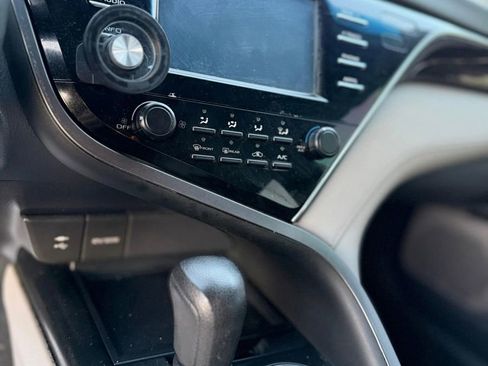 Used 2018 Toyota Camry LE FWD image 8