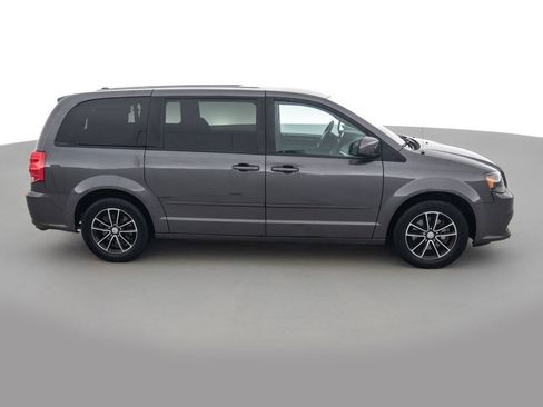 Used 2017 Dodge Grand Caravan SE FWD image 4