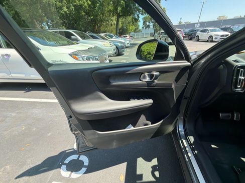 Used 2019 Volvo XC40 T5 R-Design AWD/4WD image 23