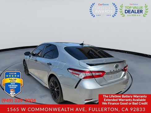 Used 2020 Toyota Camry SE w/ Carpet Mat Package FWD image 3