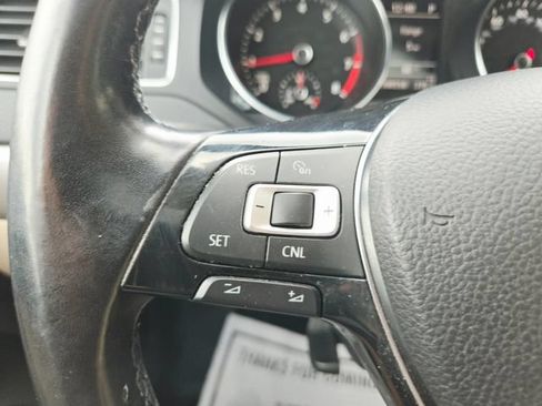 Used 2017 Volkswagen Jetta SE FWD image 19