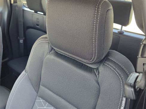 Used 2025 Nissan Frontier SV image 21