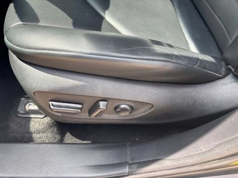 Used 2020 Toyota Highlander XLE FWD image 13