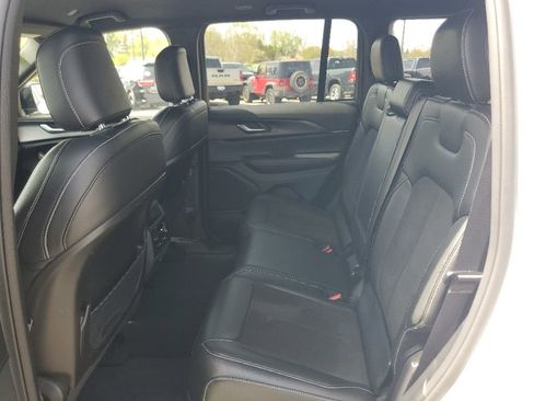 Used 2023 Jeep Grand Cherokee Altitude AWD/4WD image 26