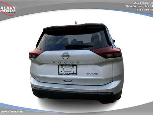 Used 2024 Nissan Rogue SV AWD/4WD image 6