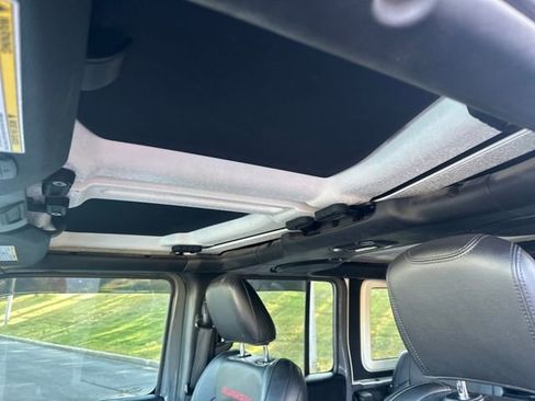 Used 2019 Jeep Wrangler Unlimited Rubicon AWD/4WD image 17