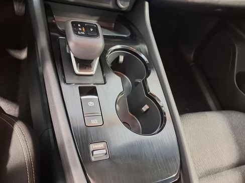 Used 2025 Nissan Rogue SV FWD image 13