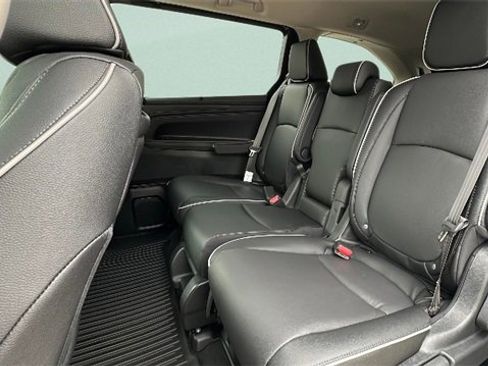 New 2026 Honda Odyssey Touring image 11