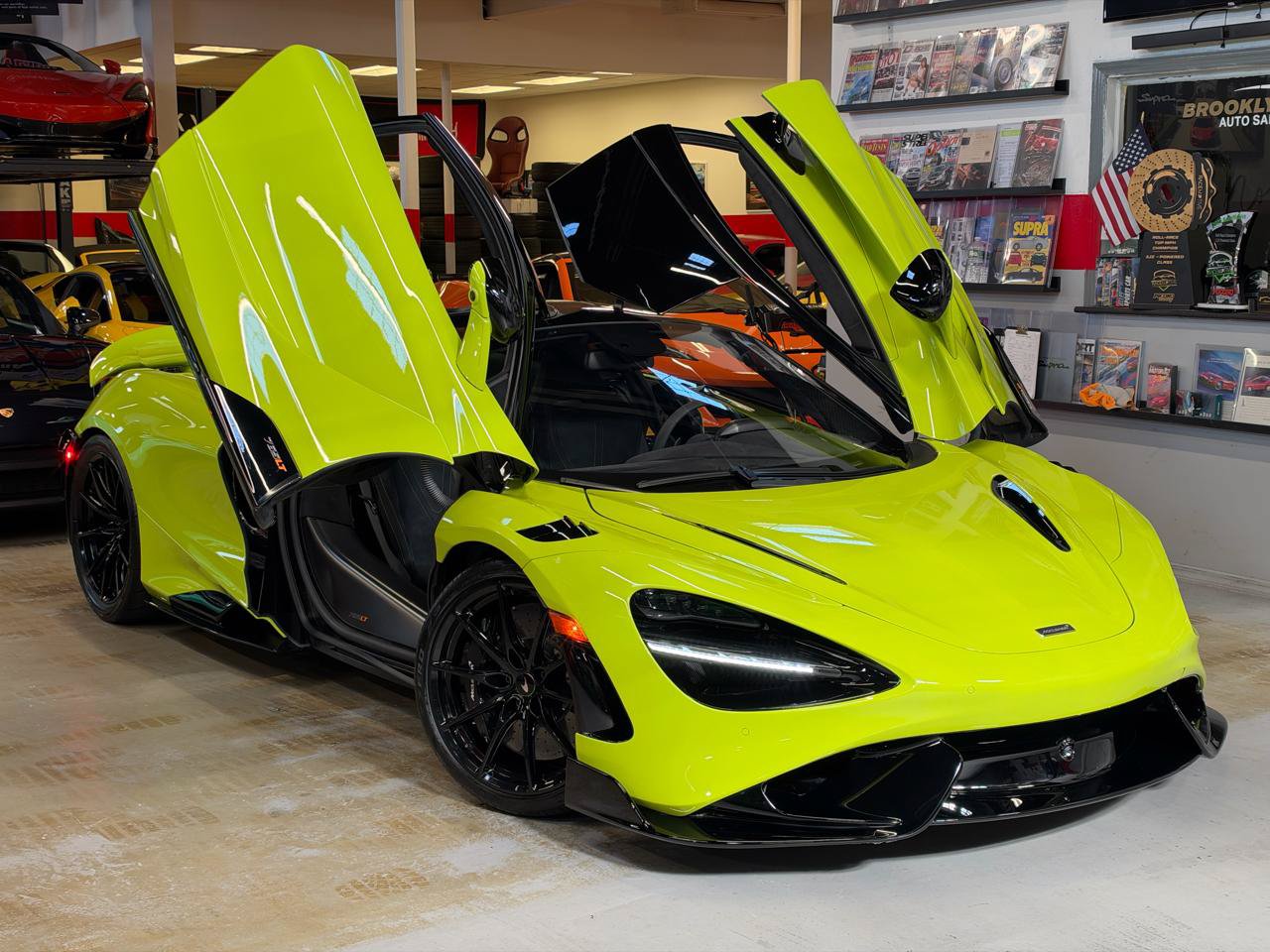 Used 2021 McLaren 765LT RWD image 2